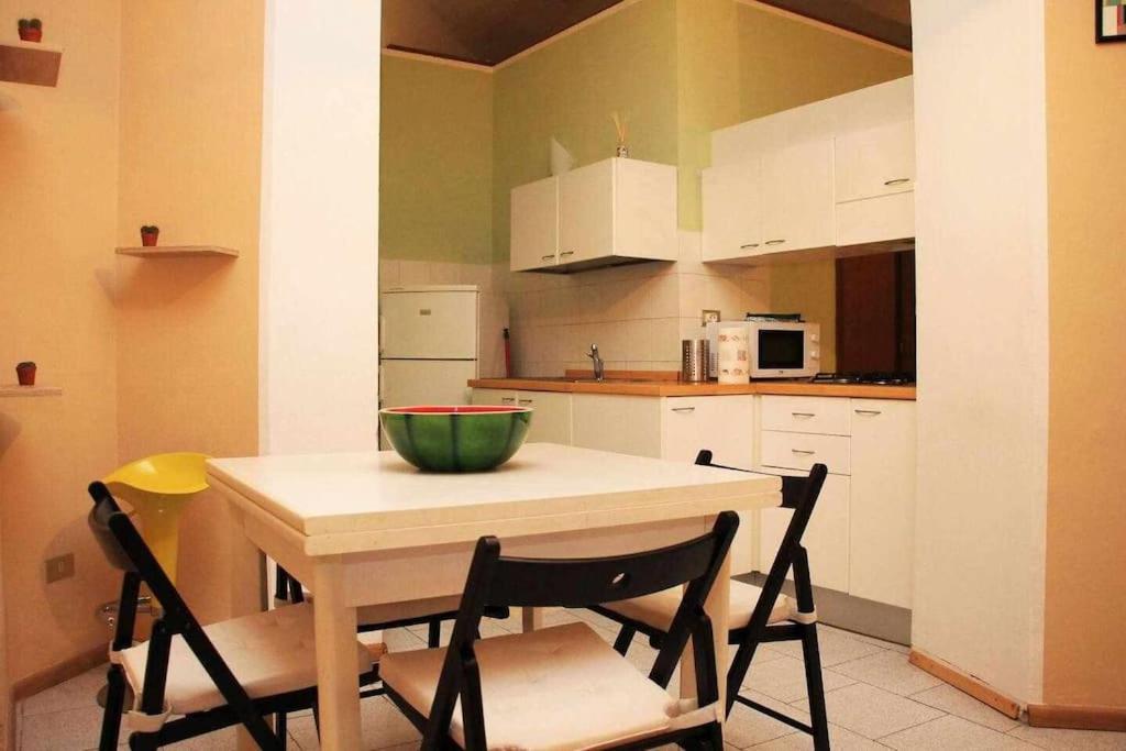 Apartamento Antica Casa Odone Asti Exterior foto